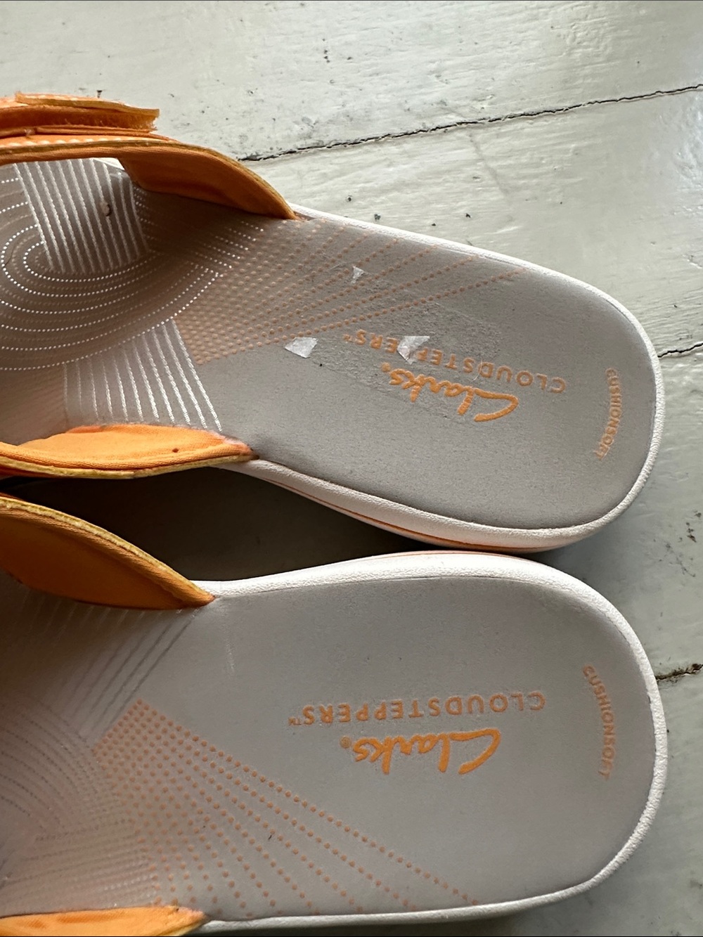 Clarks mustard yellow Thong Sandals with Cushioned Footbed - Picture 3 of 9
